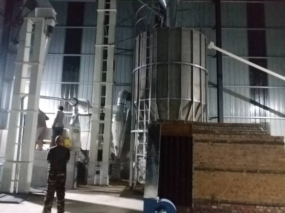 河北武安糧食烘干機加班調(diào)試中